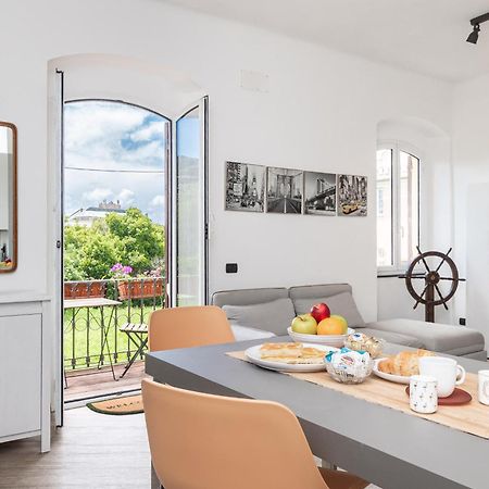 Spacious 3-Bedroom Apartment - 10 Min To City Center & 5 Min To Gaslini Hospital Genua Exteriör bild