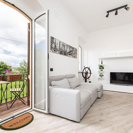 Spacious 3-Bedroom Apartment - 10 Min To City Center & 5 Min To Gaslini Hospital Genua Exteriör bild