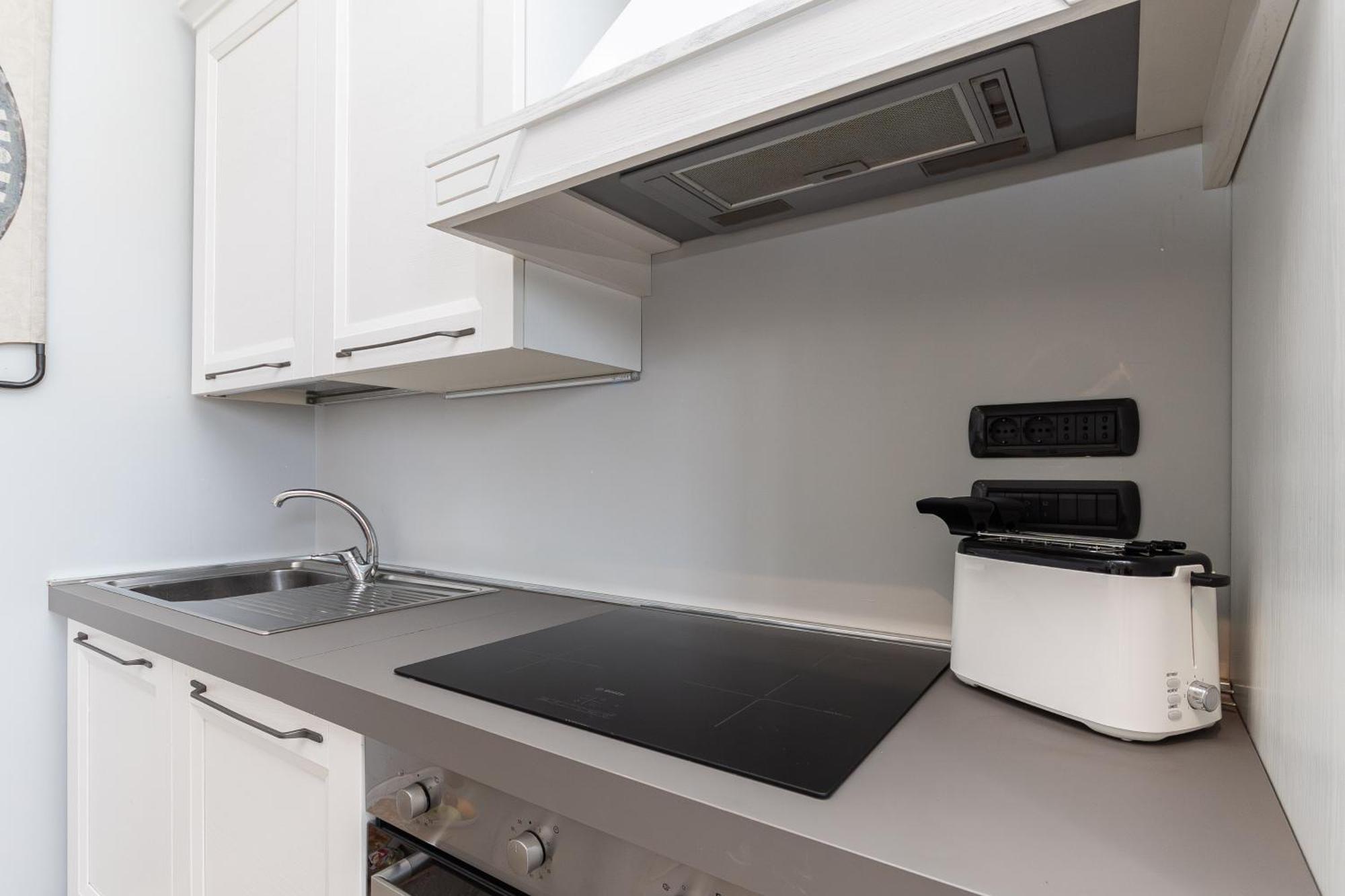 Spacious 3-Bedroom Apartment - 10 Min To City Center & 5 Min To Gaslini Hospital Genua Exteriör bild