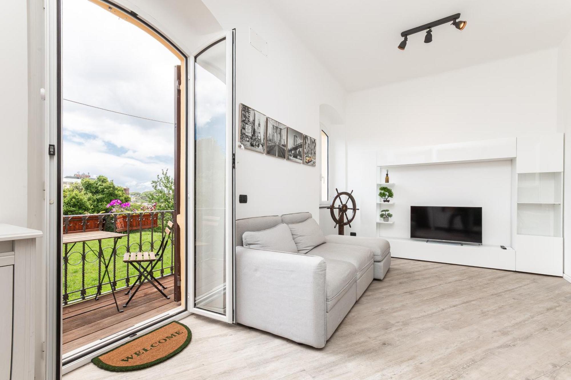 Spacious 3-Bedroom Apartment - 10 Min To City Center & 5 Min To Gaslini Hospital Genua Exteriör bild