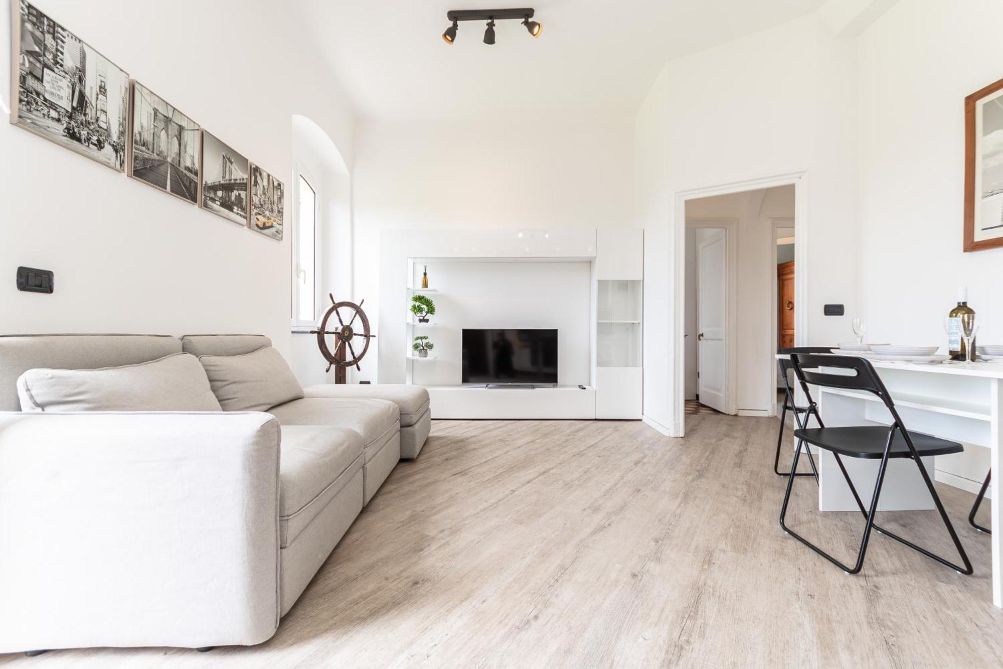 Spacious 3-Bedroom Apartment - 10 Min To City Center & 5 Min To Gaslini Hospital Genua Exteriör bild