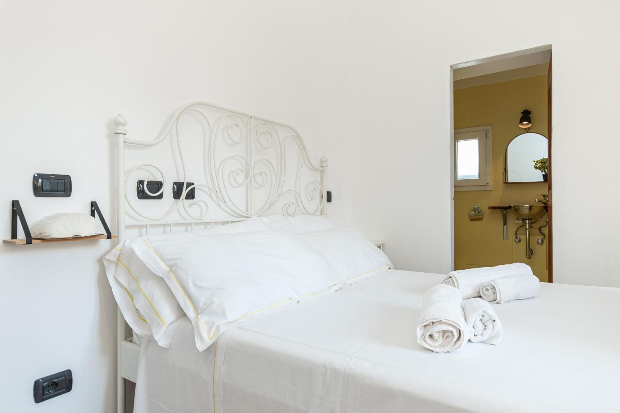 Spacious 3-Bedroom Apartment - 10 Min To City Center & 5 Min To Gaslini Hospital Genua Exteriör bild