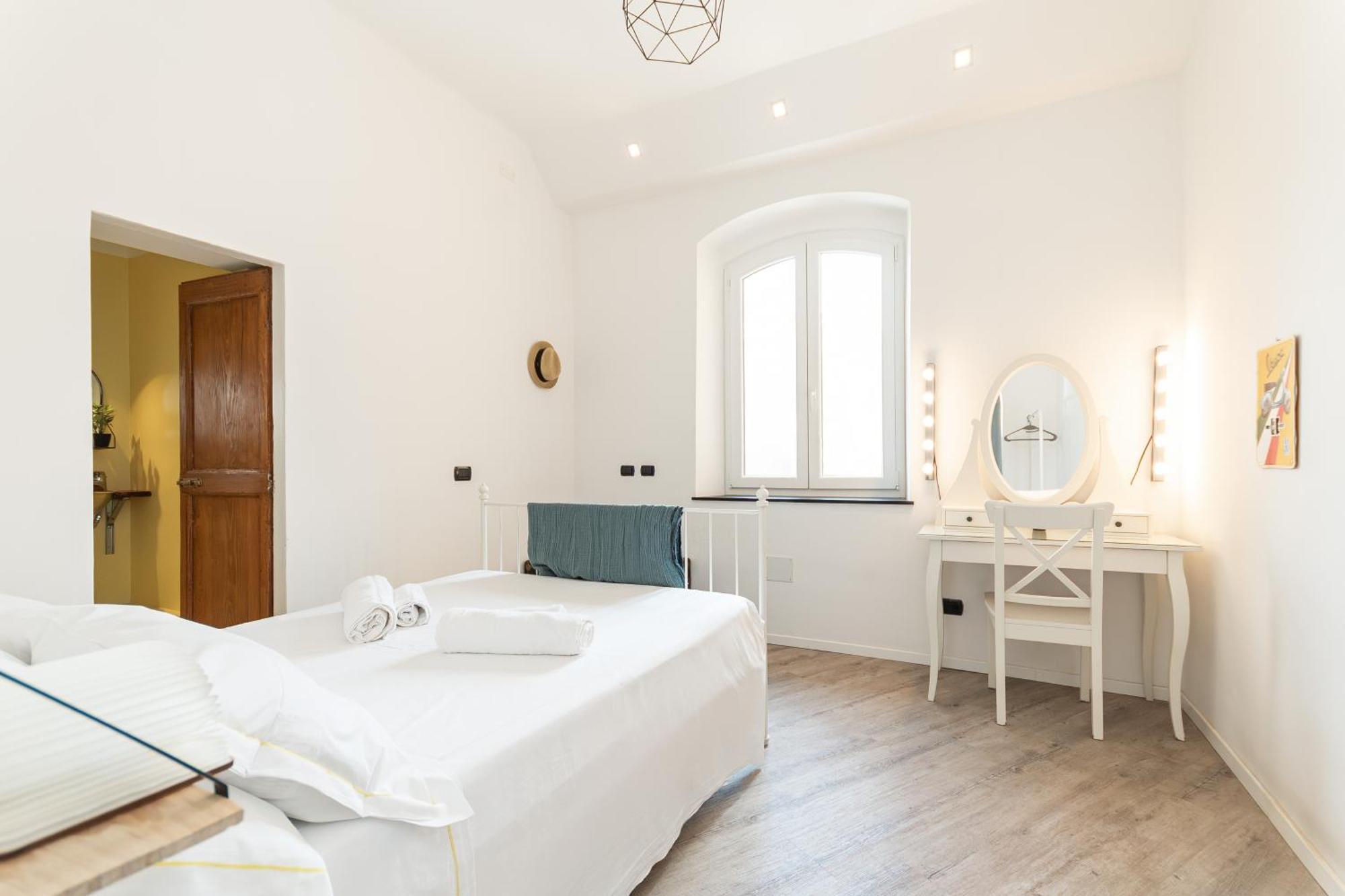 Spacious 3-Bedroom Apartment - 10 Min To City Center & 5 Min To Gaslini Hospital Genua Exteriör bild