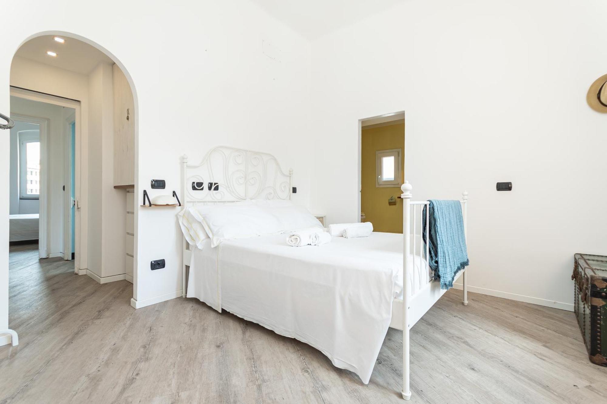 Spacious 3-Bedroom Apartment - 10 Min To City Center & 5 Min To Gaslini Hospital Genua Exteriör bild