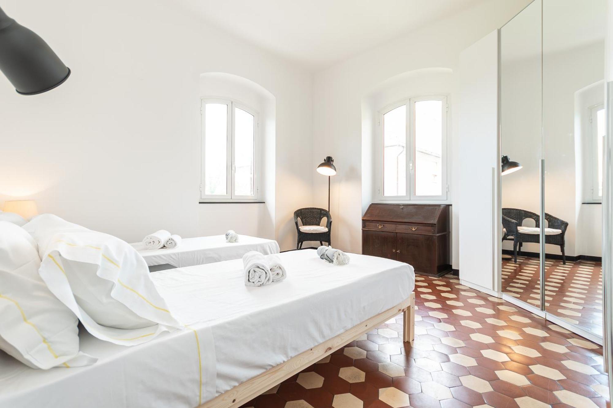 Spacious 3-Bedroom Apartment - 10 Min To City Center & 5 Min To Gaslini Hospital Genua Exteriör bild